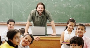 نقش آموزگاران در کاهش لکنت زبان و ناروانی‌های کلامی کودکان