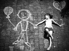 چرا برخی از کودکان دوستان خیالی دارند